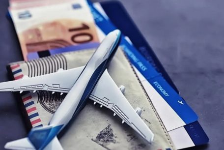 Авиабилеты детям до 14 лет бесплатно — миф или реальность? Проверяем, кто реально летает без оплаты